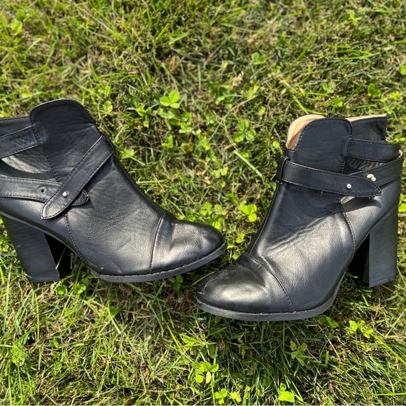 Chase + Chloe Faux Leather Booties - Picture 1 of 3